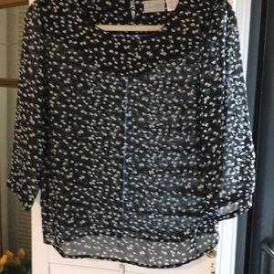 Soft and pretty blouse by Laura Clement🤑